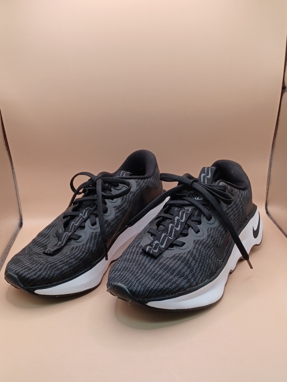 NWOB Nike Motiva Running Shoes-Black/White Women Size 8 US DV1238001